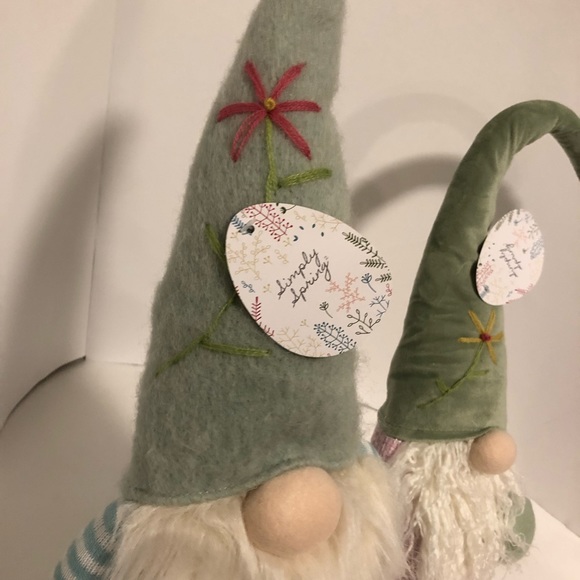 Neutral large sitting Easter Spring gnome pair - Picture 9 of 16